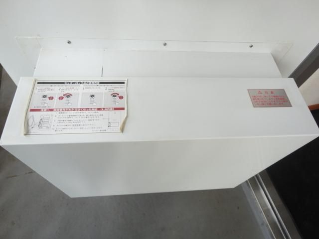 玄関　下駄箱の上に小物が置けます