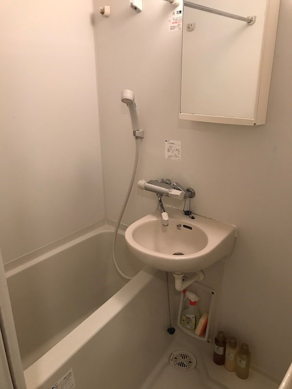 バス・シャワールーム　当店は都内全域の家具家電付き物件をご紹介可能です。