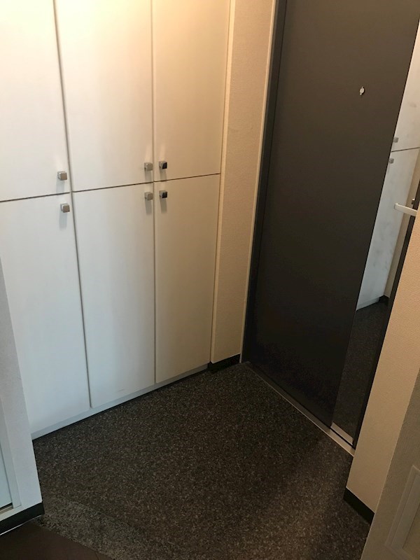 玄関　当店は都内全域の家具家電付き物件をご紹介可能です。