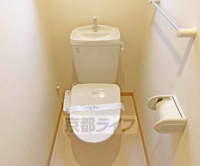トイレ　ウォシュレット機能付きトイレです。