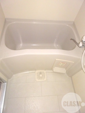 バス・シャワールーム　キレイにリフォームされています♪