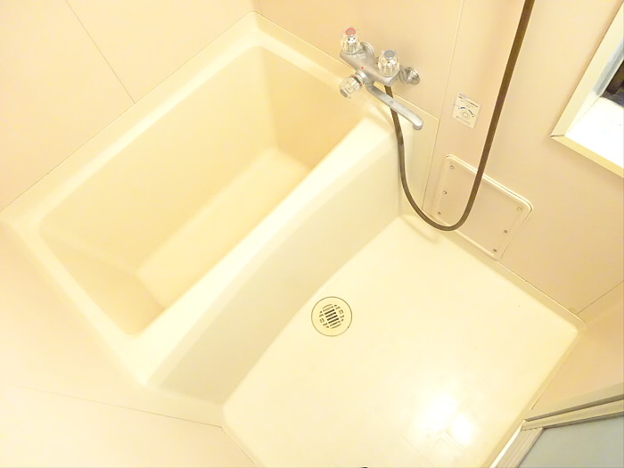 バス・シャワールーム　落ち着いた空間のお風呂です