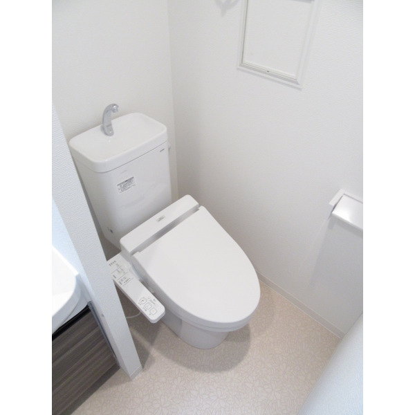 トイレ　ウォシュレット＆棚付