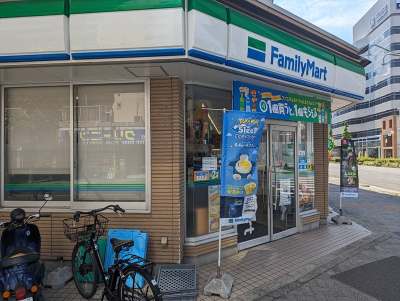 コンビニ　ファミリーマート 名古屋新栄二丁目店（コンビニ）まで210m