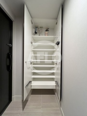 玄関　シティタワー大阪本町　収納