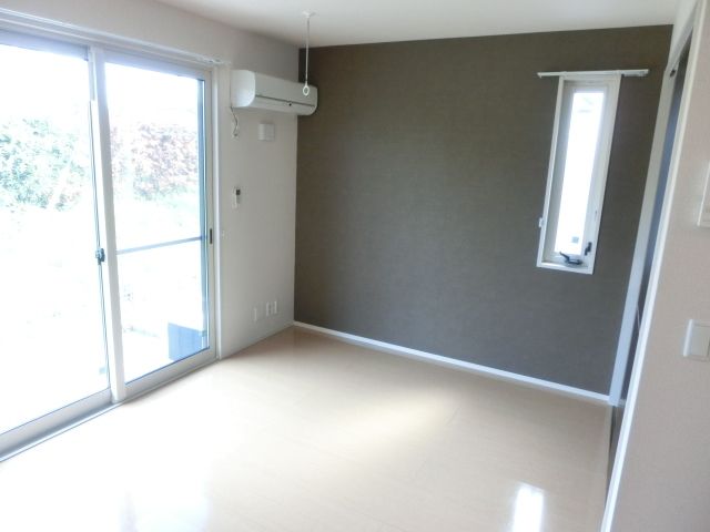 居室・リビング　※角部屋の写真です。