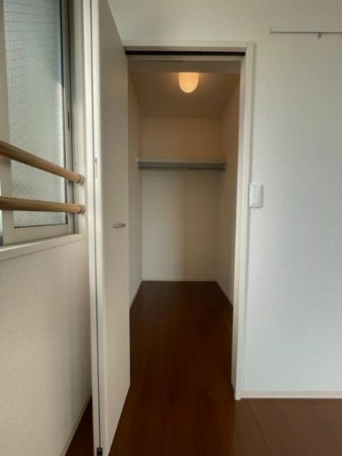 収納　同物件別号室の写真です。