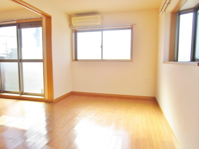 居室・リビング　※別号室の御写真となります。