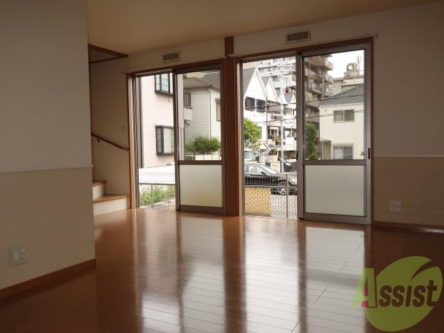 居室・リビング　広々としたリビング