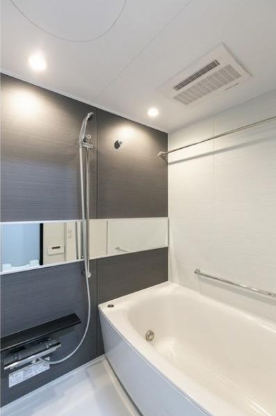 バス・シャワールーム　ご家族や長時間入浴に便利な追い炊き機能付きです♪