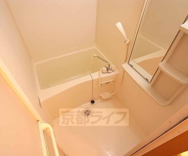 バス・シャワールーム　清潔感あるバスルーム