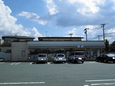 コンビニ　セブンイレブン（コンビニ）まで230m