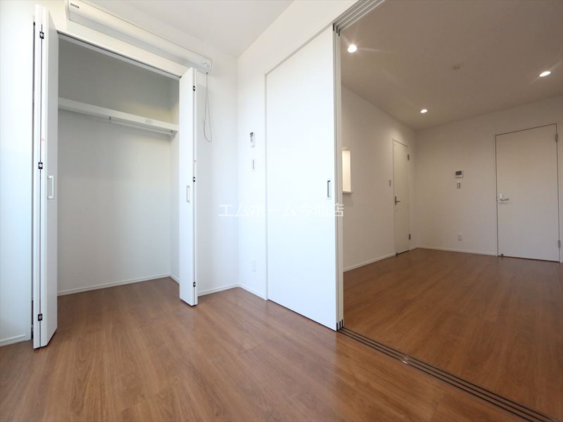 その他部屋・スペース　洋室3.8帖　エアコン付　バルコニーに面しています