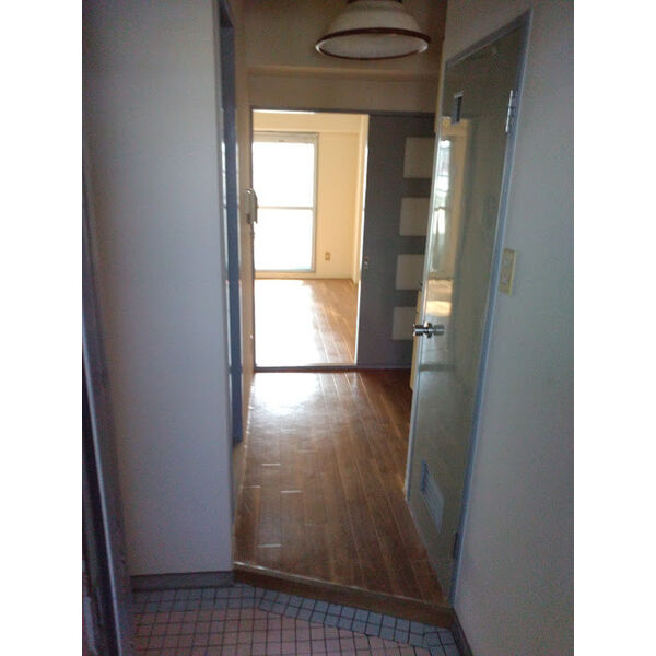 玄関　※別室の参考写真の為、現況優先です。