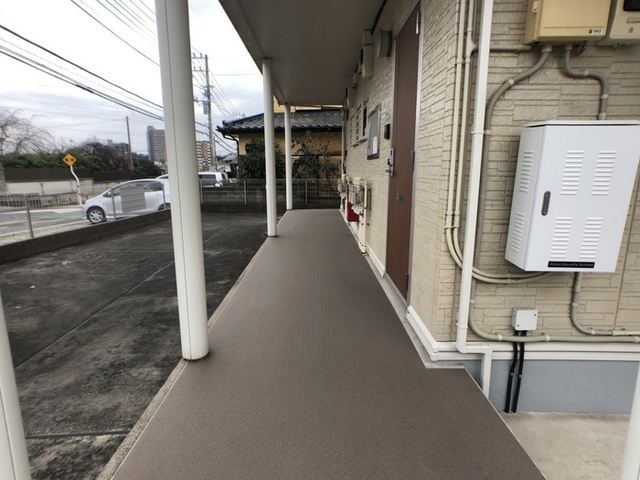 エントランス　玄関前