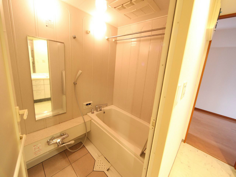 バス・シャワールーム　追い焚き付　浴室暖房乾燥機付バスルーム