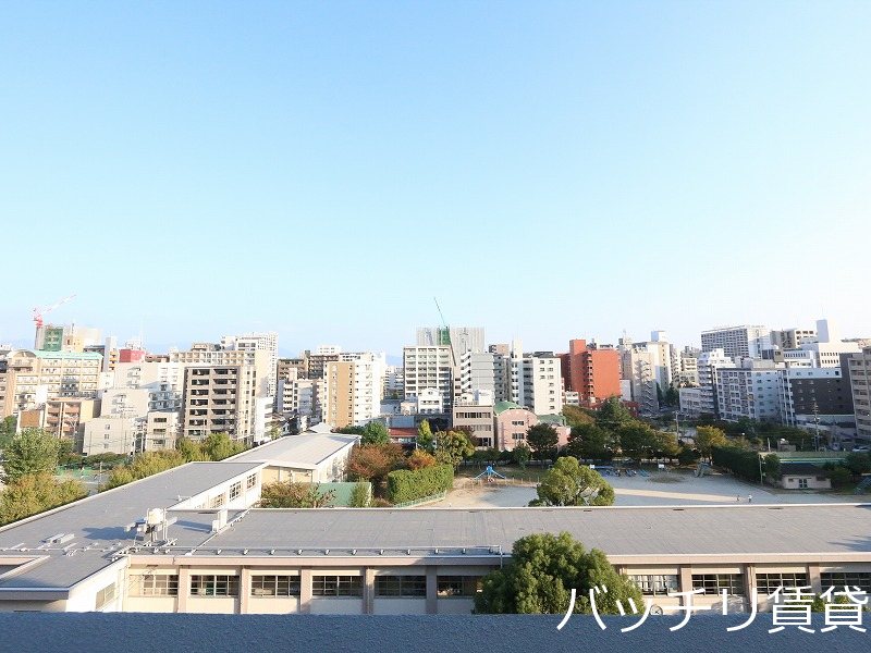 バルコニー　別号室タイプの為、現状を優先致します。