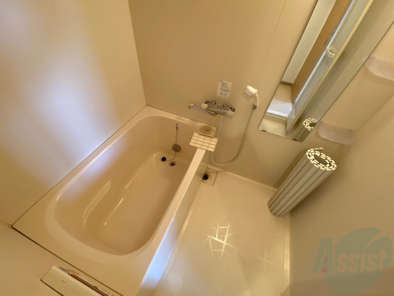 バス・シャワールーム　お風呂になります。一日の疲れを癒してくださいね。