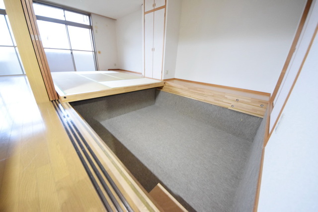 収納　★こちらの床下収納は電動でうごきますよー★