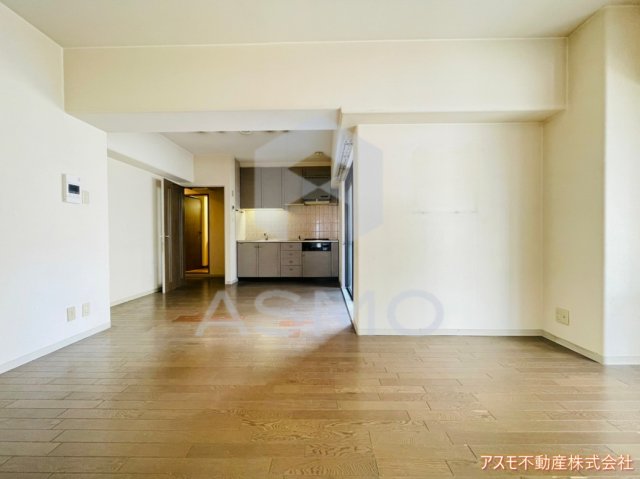 居室・リビング　同マンション別部屋参考写真