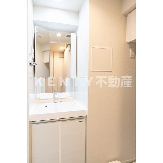 洗面設備　ゆったりとスペースのある洗面所