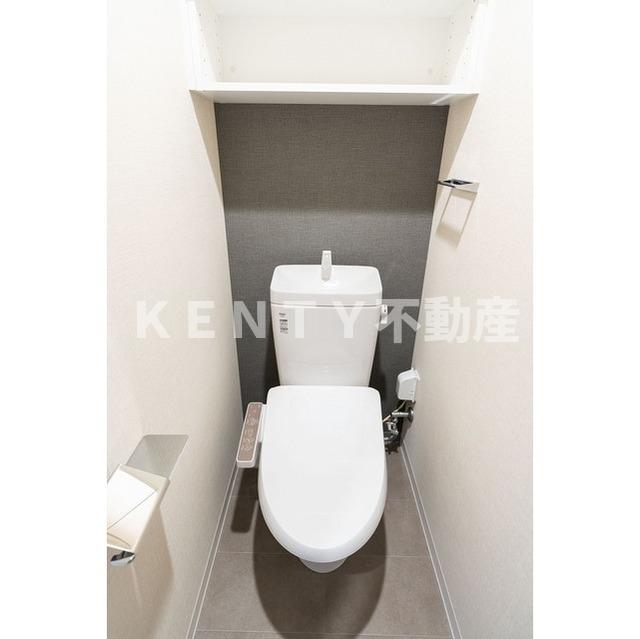 トイレ　落ち着いた色調のトイレです