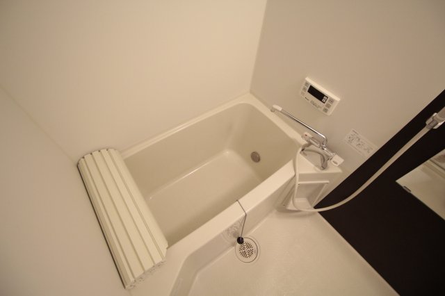 バス・シャワールーム　浴室乾燥機、追い焚き給湯付き！