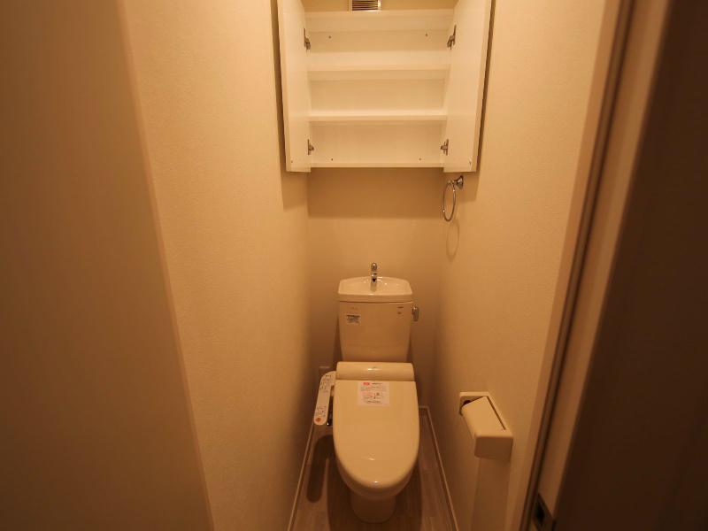 トイレ　温水洗浄暖房便座付トイレ