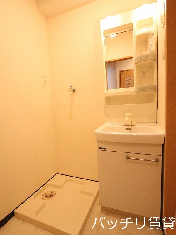 洗面設備　画像は別号室タイプの為、現状を優先致します。