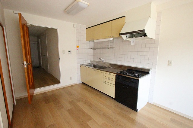 キッチン　同物件別部屋