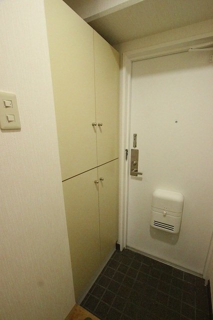 玄関　同物件別部屋