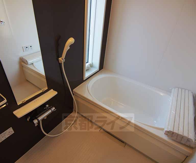 バス・シャワールーム　追炊き機能など設備の充実したお風呂です。