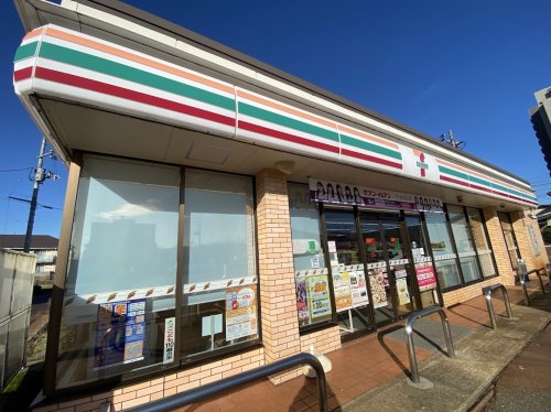 コンビニ　セブンイレブン長岡駅東口通り店（コンビニ）まで117m