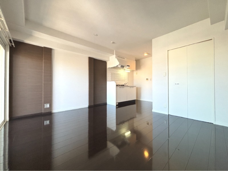 居室・リビング　１００２号室　写真