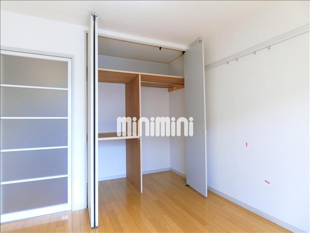 収納　段に分けて荷物をすっきり収納できます。