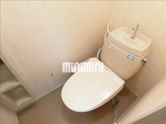 トイレ　温水洗浄機能付きのトイレです。