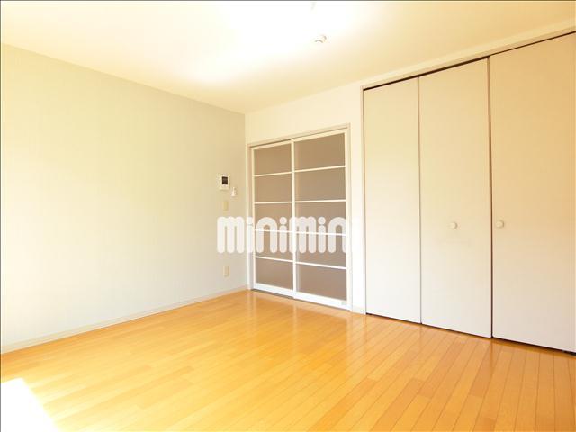 居室・リビング　２階角部屋です。