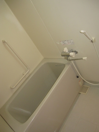 バス・シャワールーム　別部屋参考画像。間取り反転。現況優先です。