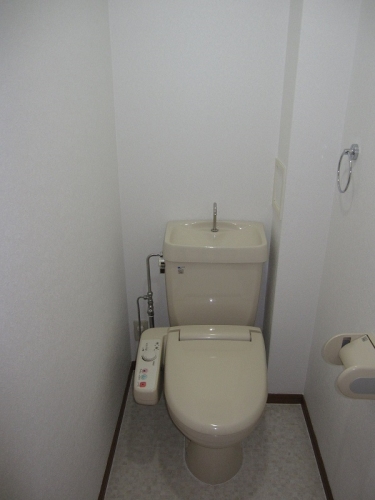 トイレ　別部屋参考画像。間取り反転。現況優先です。