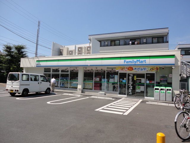 コンビニ　ファミリーマート 南加瀬三丁目店（コンビニ）まで220m