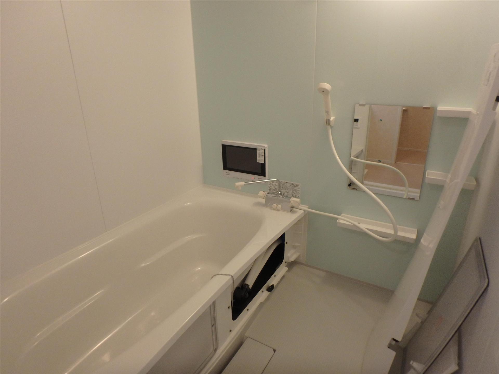 バス・シャワールーム　一坪風呂・TV付きで快適に過ごせます☆