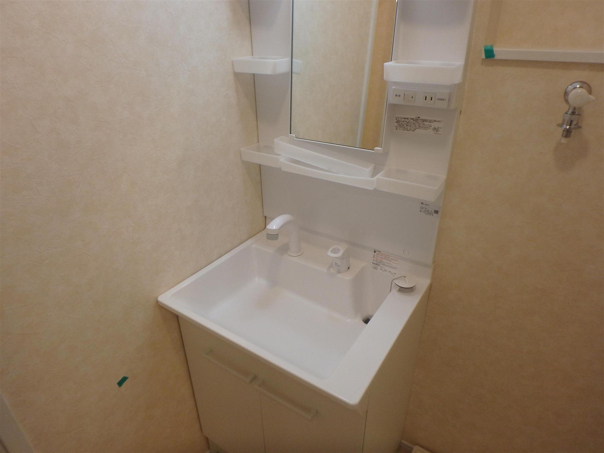 洗面設備　忙しい朝に嬉しいシャワー付き洗面台☆