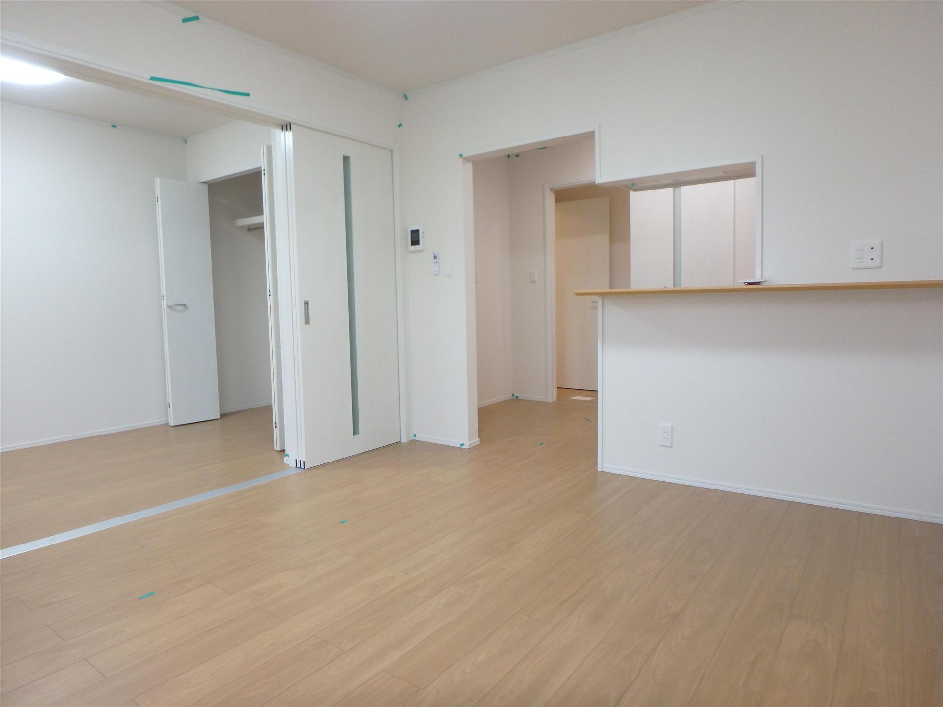 居室・リビング　11.2帖の南向きのLDKです