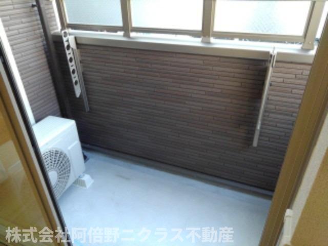 バルコニー　暖かな日差しのふりそそぐバルコニー