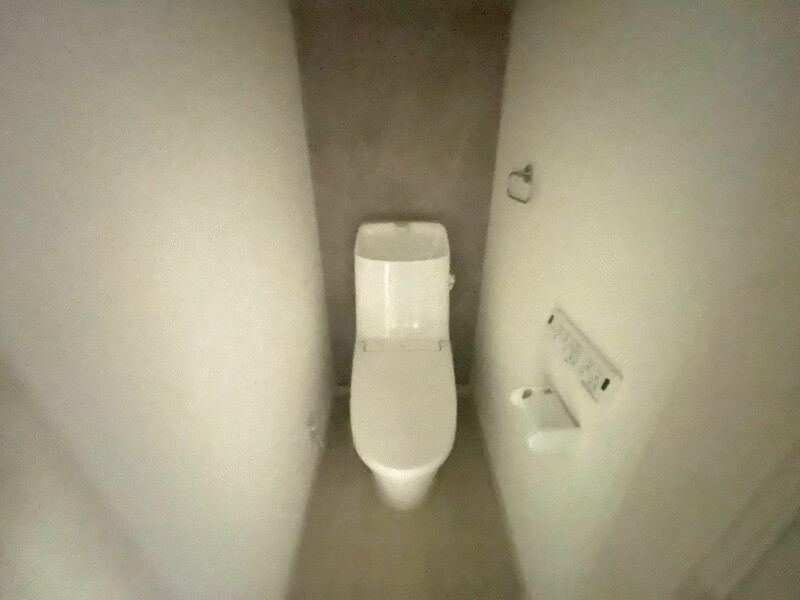 トイレ　温水洗浄便座付きトイレです♪