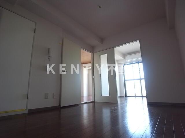 その他部屋・スペース　広くて明るい寝室