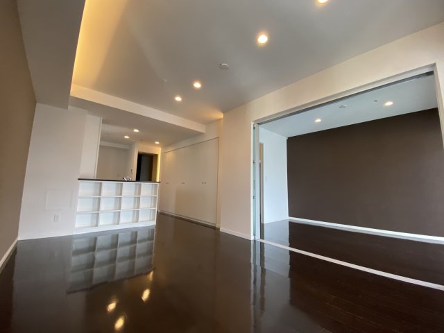 居室・リビング　Y s　Court東梅田（ワイズコートヒガシウメダ）　リビン