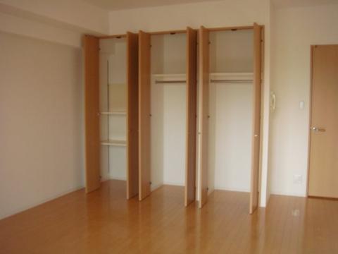 居室・リビング　室内