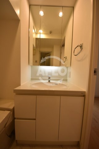 洗面設備　アルス大手前プレミア　独立洗面台