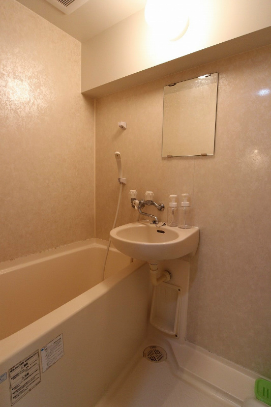 バス・シャワールーム　同じ物件の別のお部屋です。